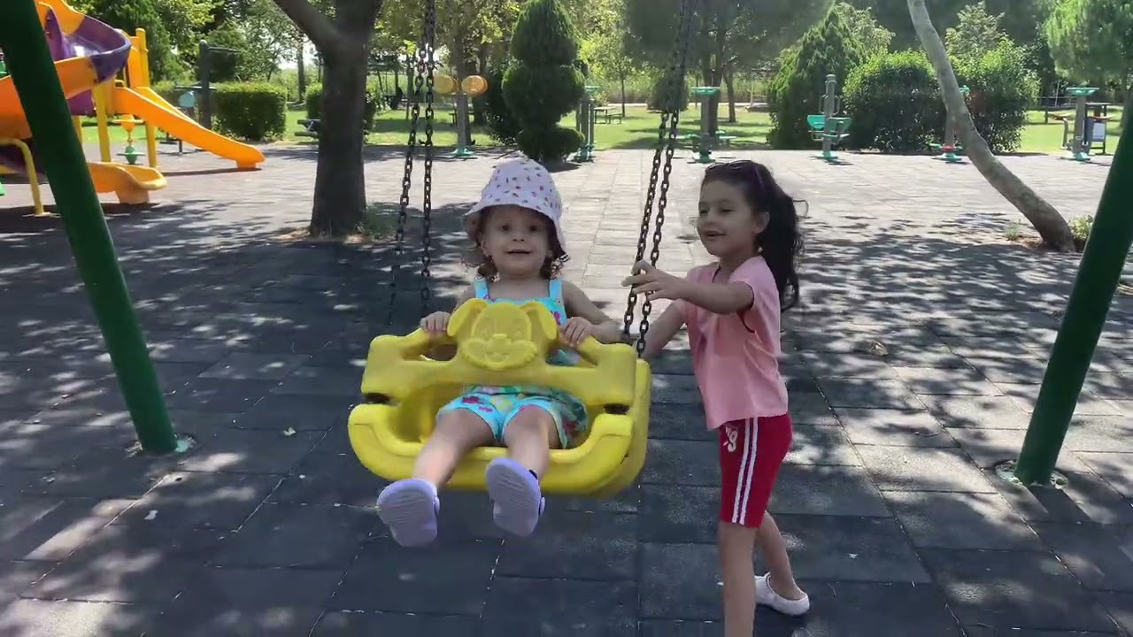 Kardeşlerin park macerası 🌳🛝 sisters' park adventure🌳