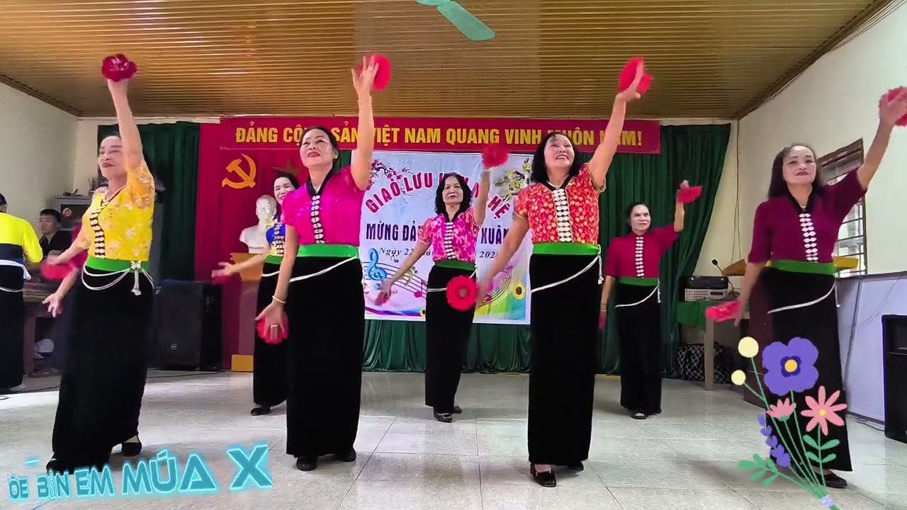 Duyên dáng điệu múa hội phụ nữ bản Tân Ba, giao lưu văn nghệ năm 2026.