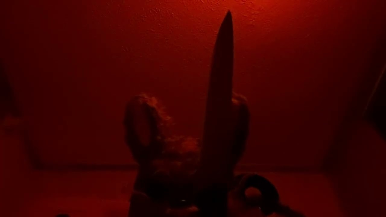 Glitchtrap gives you a lobotomy 