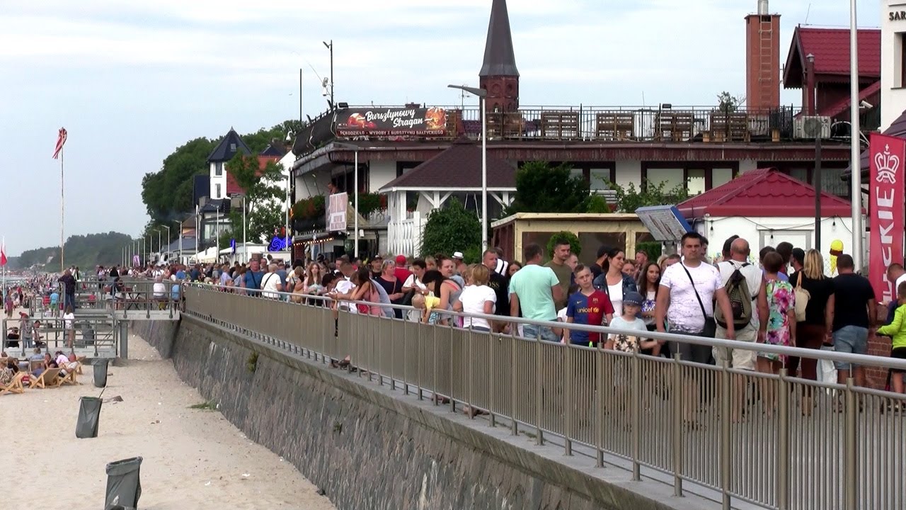 Sarbinowo 2021 - plaża i promenada pod koniec dnia, lampiony