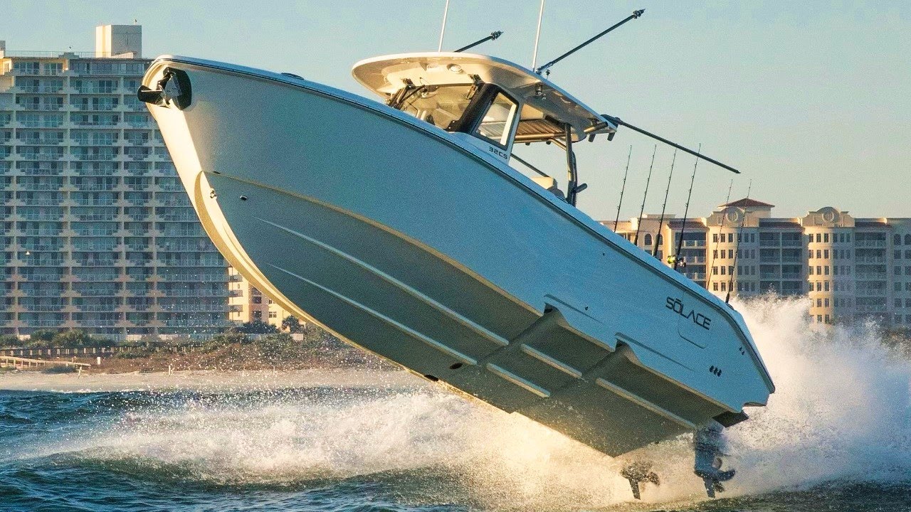 Создан для битвы! Корпус Solace 32 Center Console №1 (Miami Boat Show)