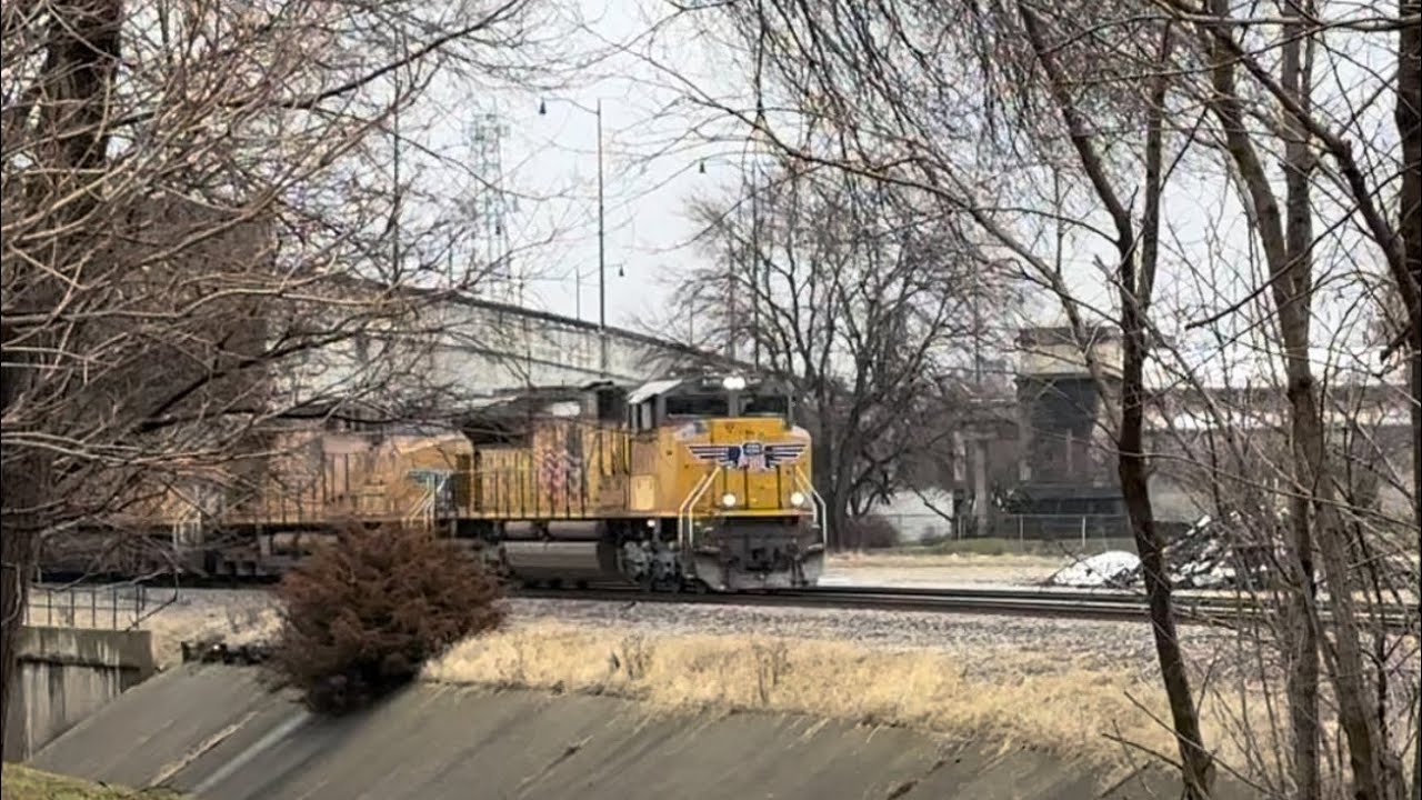 Railfanning in Galesburg! BNSF, UP, Old Locomotives and More!