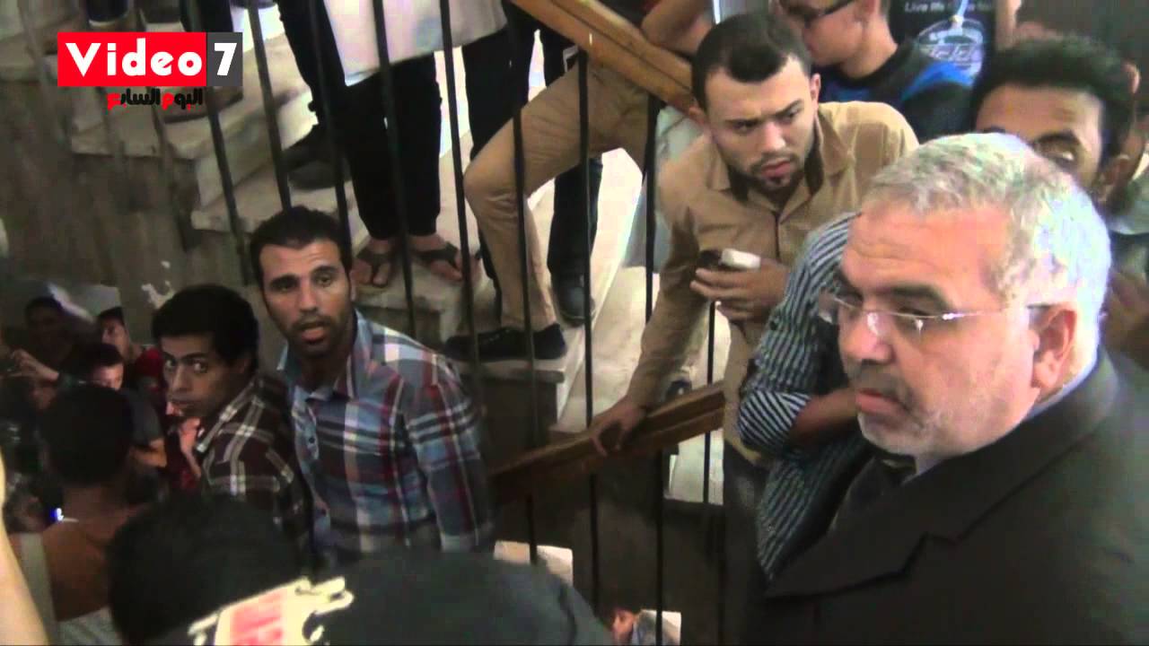 بالفيديو.. طلاب الإخوان يتحدون عميد تجارة الأزهر ويقتحمون مدرجات الكلية