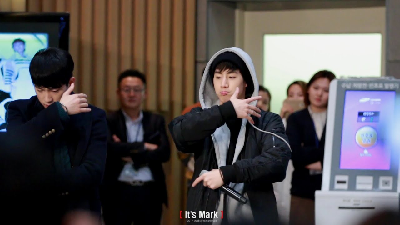 [FANCAM] 141229 삼성병원 자선공연 -하지하지마 + A (Mark focus)