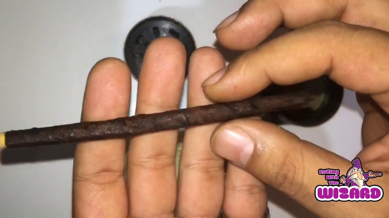 How to use a Raw Rolling Mat when rolling a blunt (Fronto Leaf Edition)