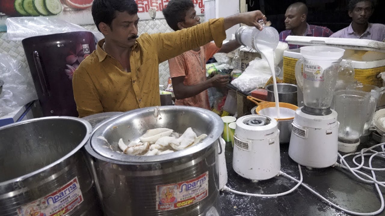 Coconut Juice Making - Healthy Street Drinks In India @ Rajahmundry - Indian Street Food Focus