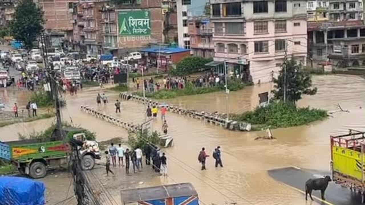 Heavy rains lead to extreme flooding in Banepa, Nepal #Shorts