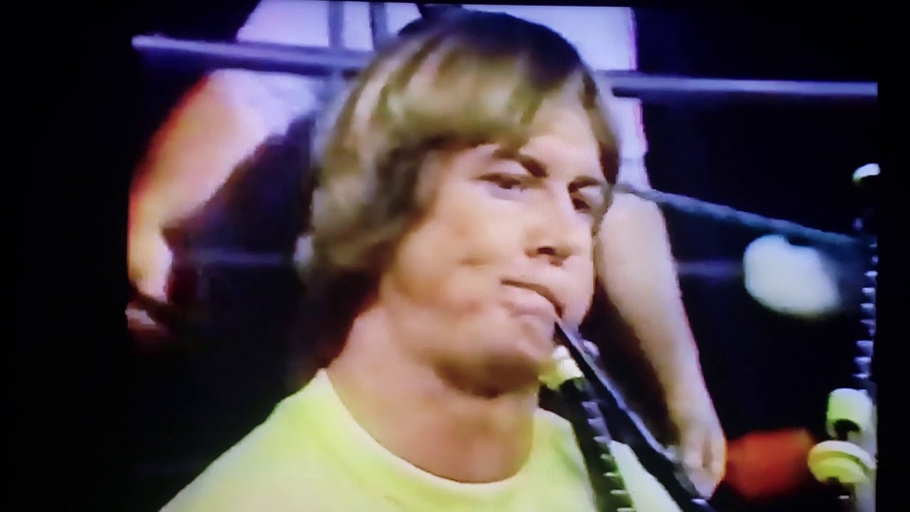 Roddy Piper plays his bagpipes 'Scotland The Brave' + full match HQ