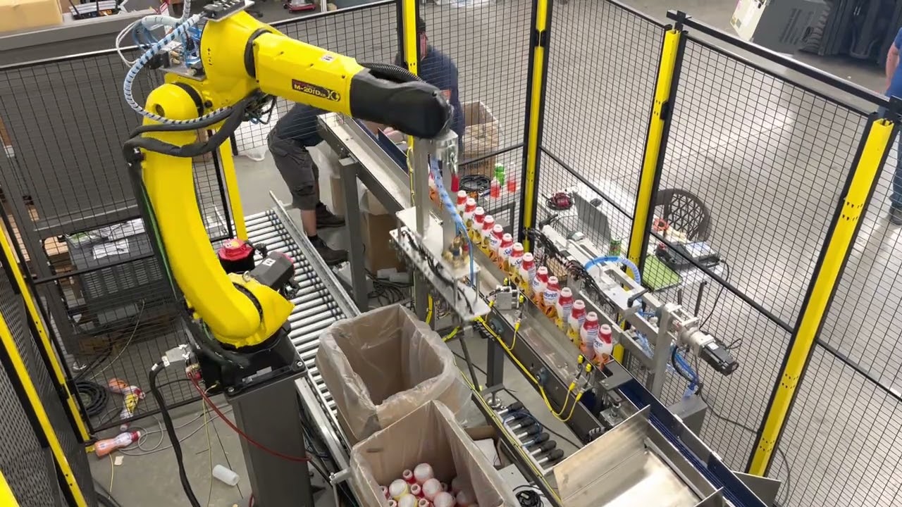 Hamrick Packaging Systems - Bulk Packing Empty Plastic Bottles w/ FANUC M-20iD/25 Robotic Arm