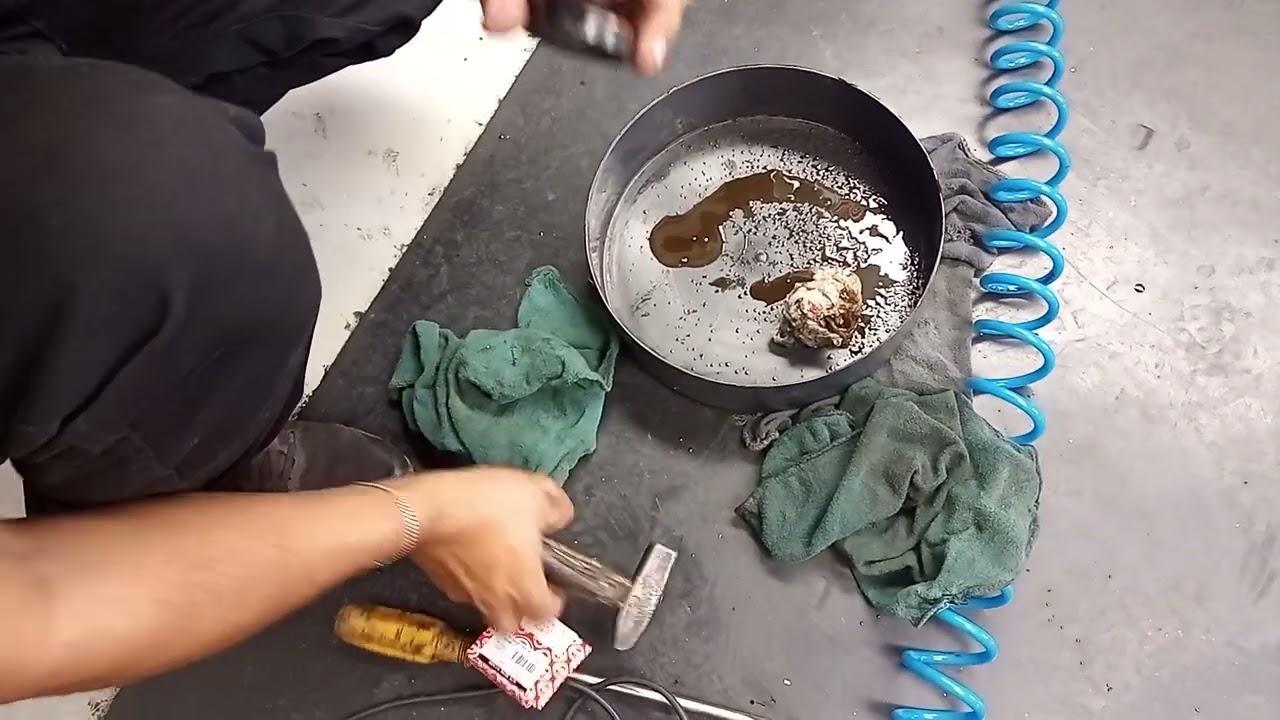 Como Trocar o Retentor do eixo .. muito fácil ...