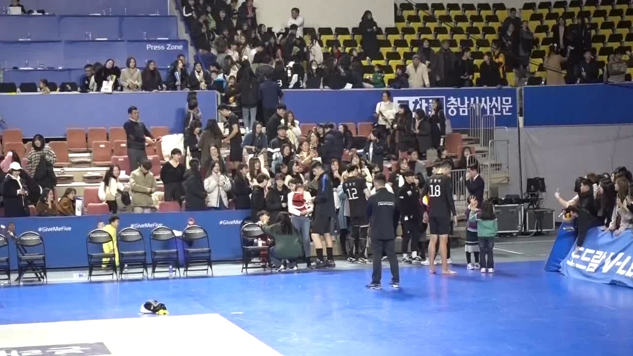 현대캐피탈 스카이워커스 skywalkers KB손해보험전 문성민 moon sungmin 선수 아들 문시호 moon siho 문리호 moon liho  korea volleyball