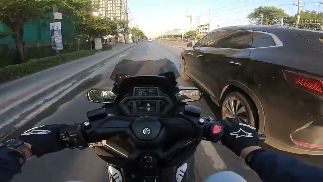 Ep.9 : เอา Xmax ออกมาขี่ตอนเช้าวันจันทร์ต้นปี รถติดมาก