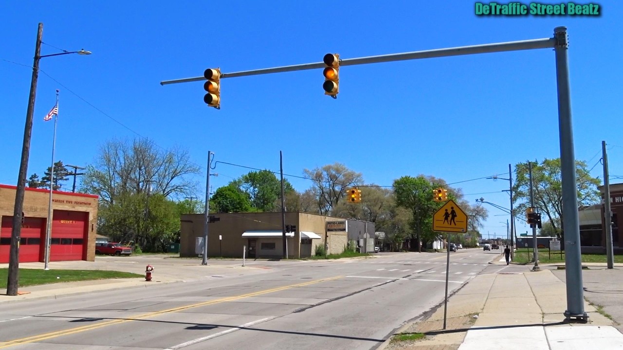 Traffic Lights In Flash Mode | 9 Mile & Federal