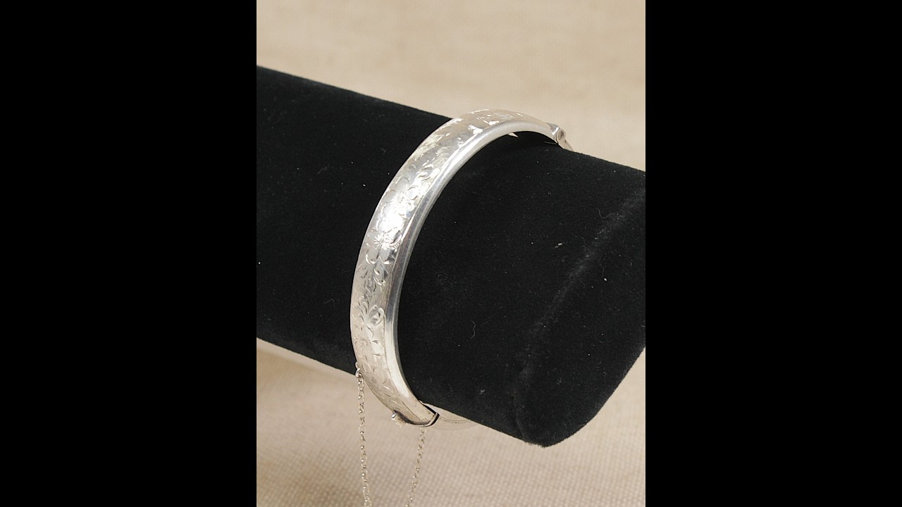 Classic Vintage Sterling Silver Hinged Bangle       #5208