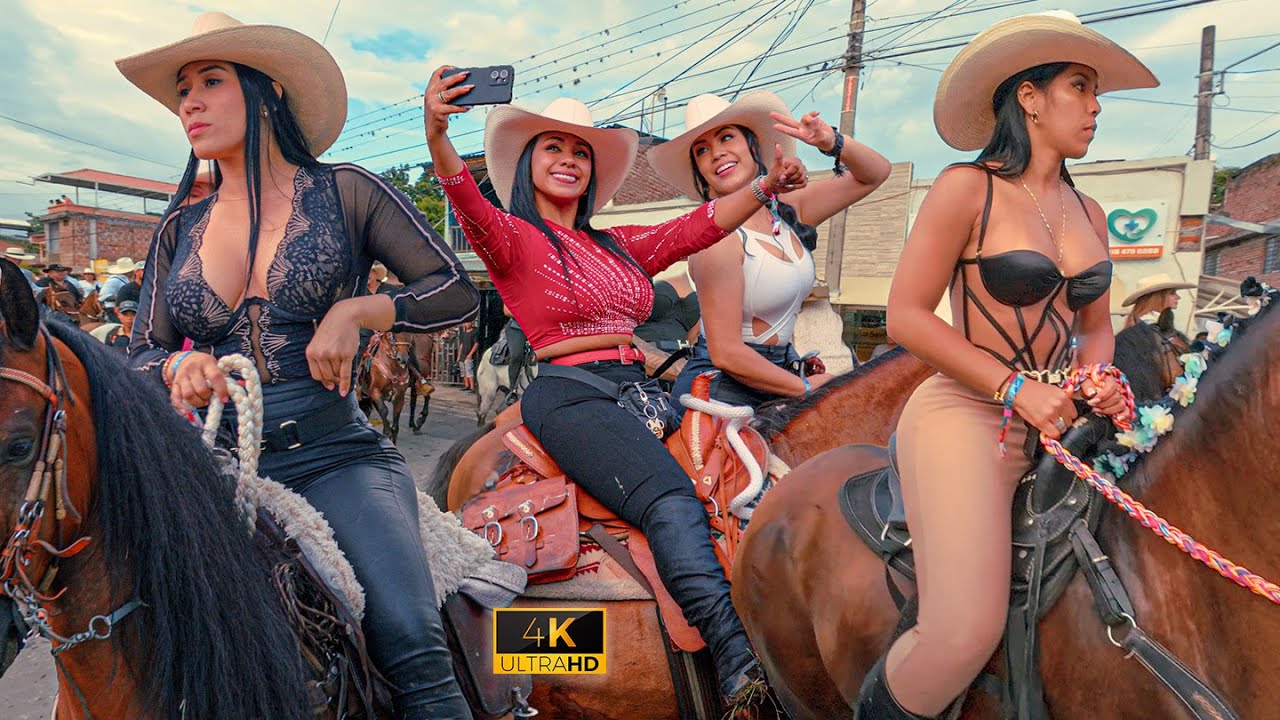 Hermosas Mujeres COLOMBIANAS en Cabalgata de Fiestas 2024 😍 Guacarí - Valle