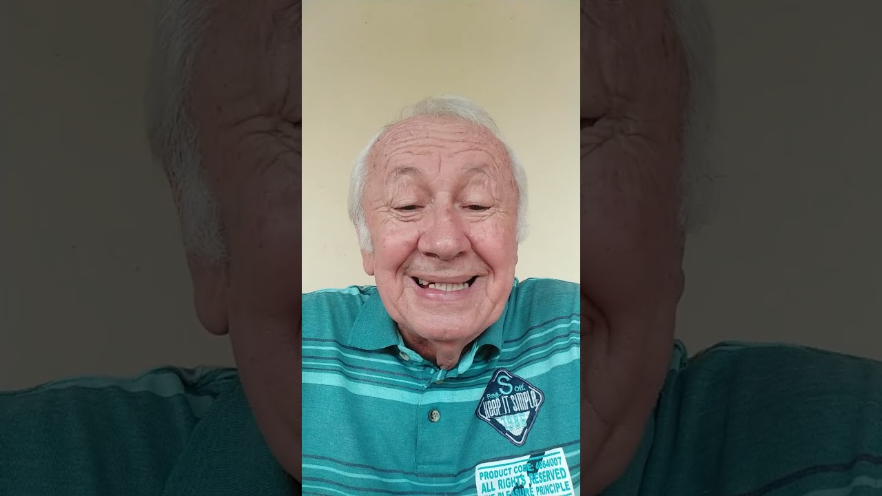 Sai da frente, que a igreja quer passar. desmantelo na Paraíba. presbítero pulando carnaval