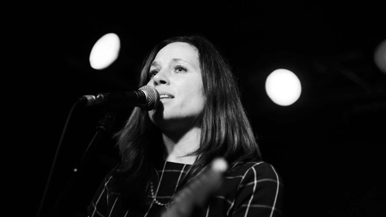 Leonie singt – Schwarze Berge (Live at Gutfeeling, Munich 2018)