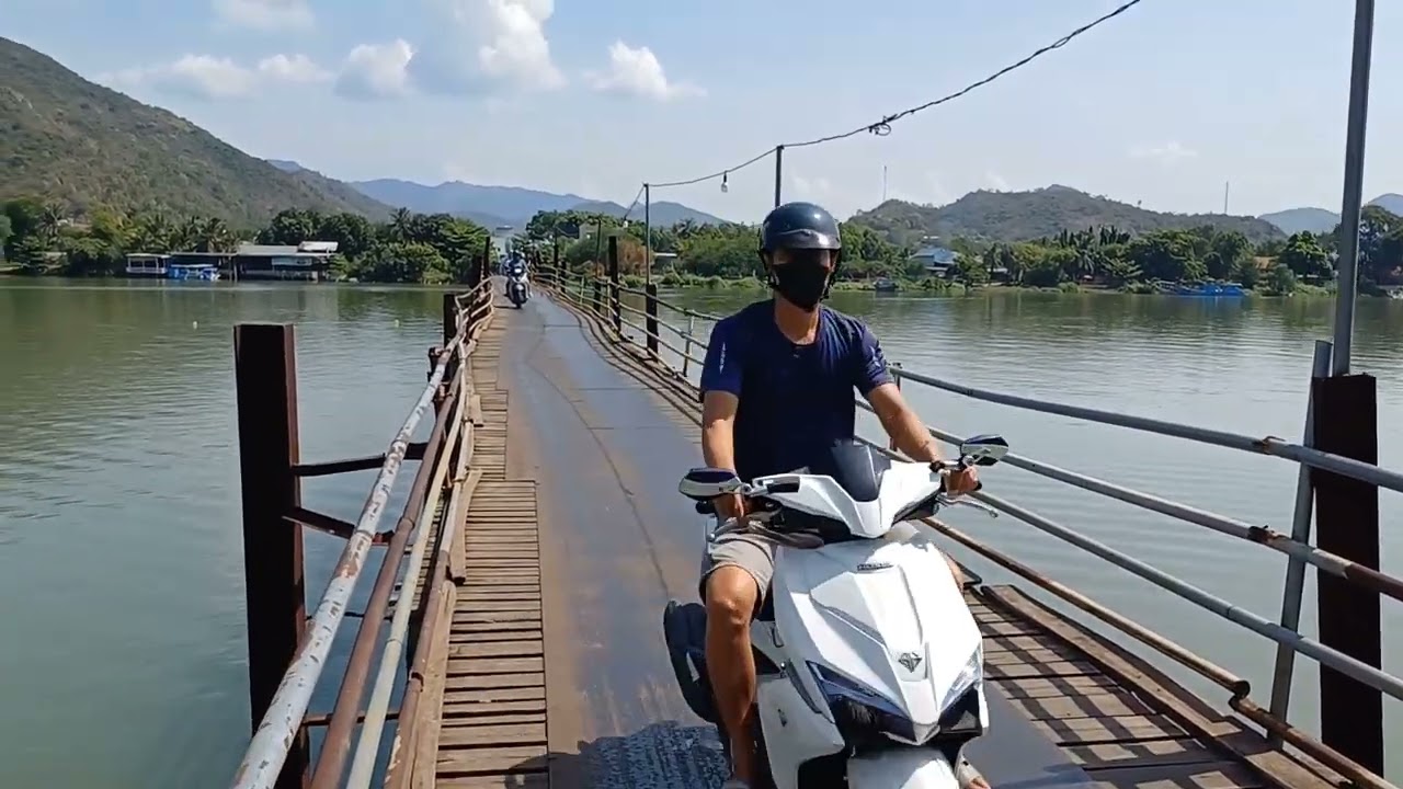 Cây Cầu huyền thoại PHÚ KIỂN .Nơi có dòng sông Cái chảy ngang qua . Tuổi thơ Ai từng nhớ !