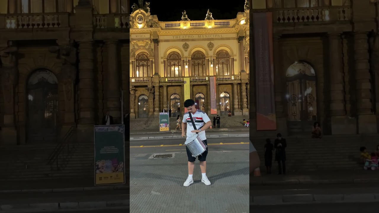 Um pouco de ritmo pelo centro da cidade - solo de repinique