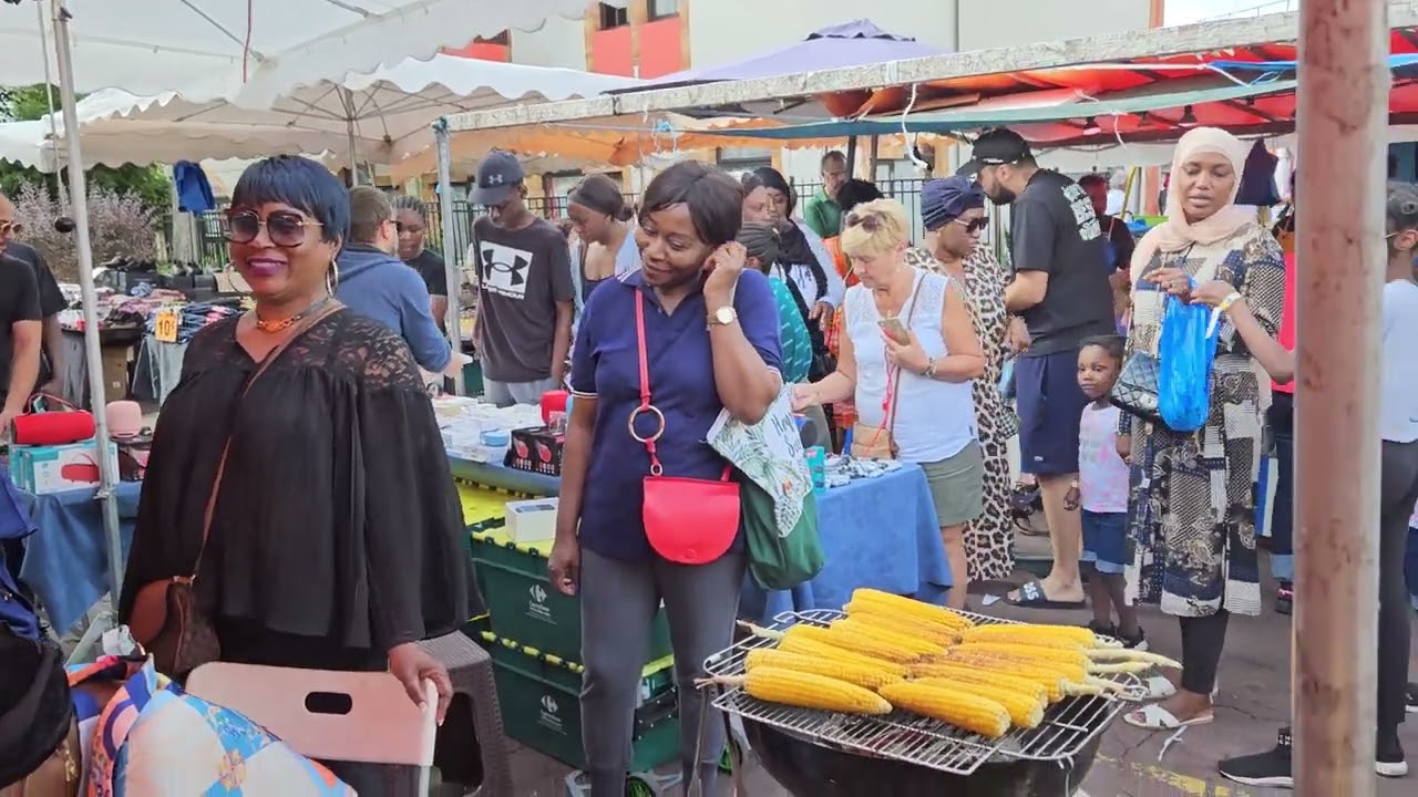 En direct ya Marché de Noisiel Maman Nitu et ses clients