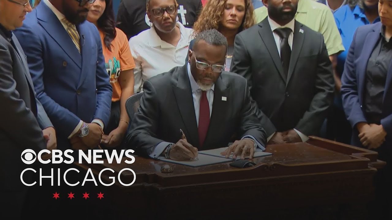 Chicago mayor signs executive order prohibiting ICE activity on city-owned property