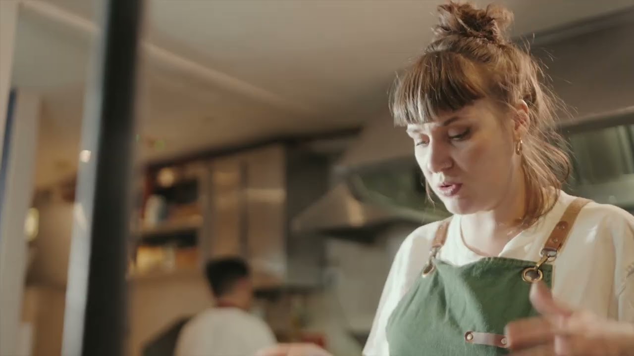 Une cheffe, un mill&eacute;sime : Louise Bourrat r&eacute;interpr&egrave;te le mill&eacute;sime 2018 du Ch&acirc;teau La Dominique