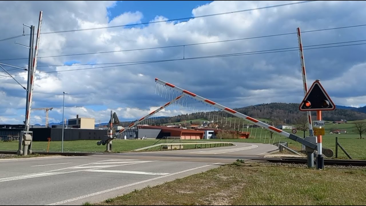 Bahnübergang Courtételle (CH) // Swiss Railroad Crossing