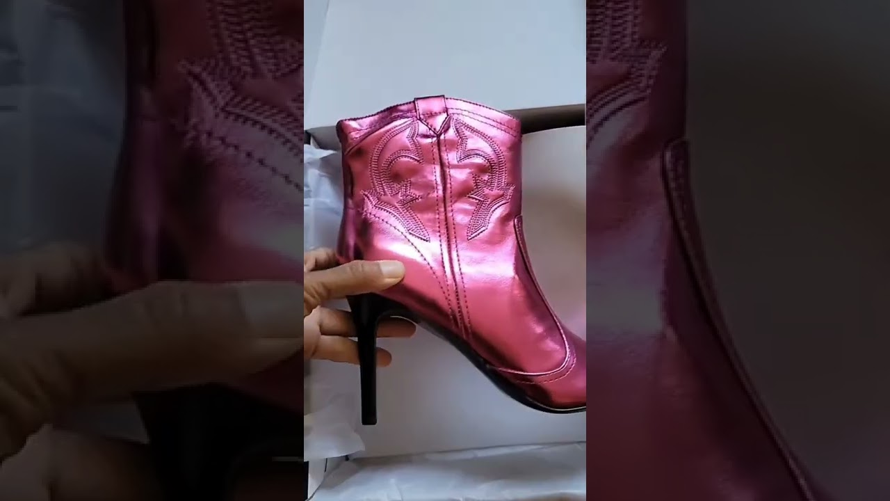 Pink Western Metallic Booties #booties #bootseason #fashionblogger #styleblogger