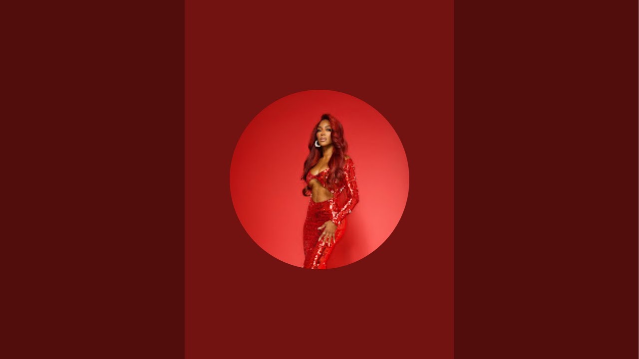Kenya Moore is live!