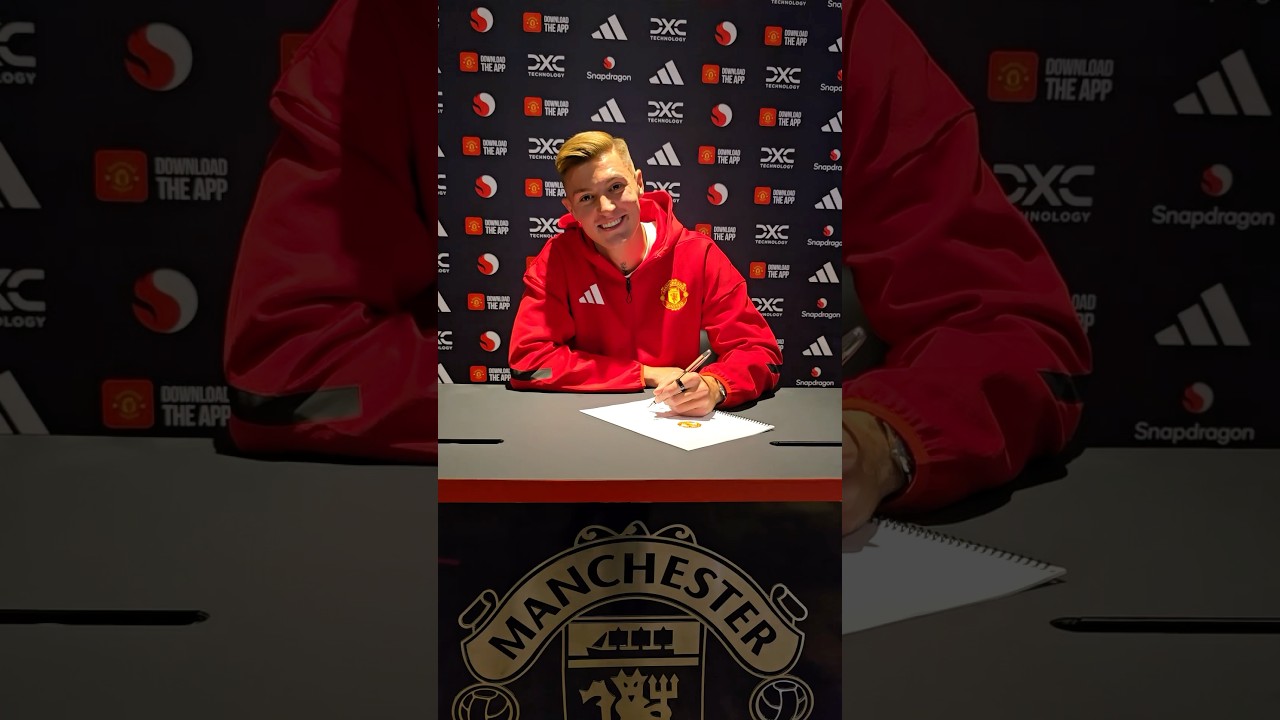 Sesko SIGNS For United! ✍️❤️