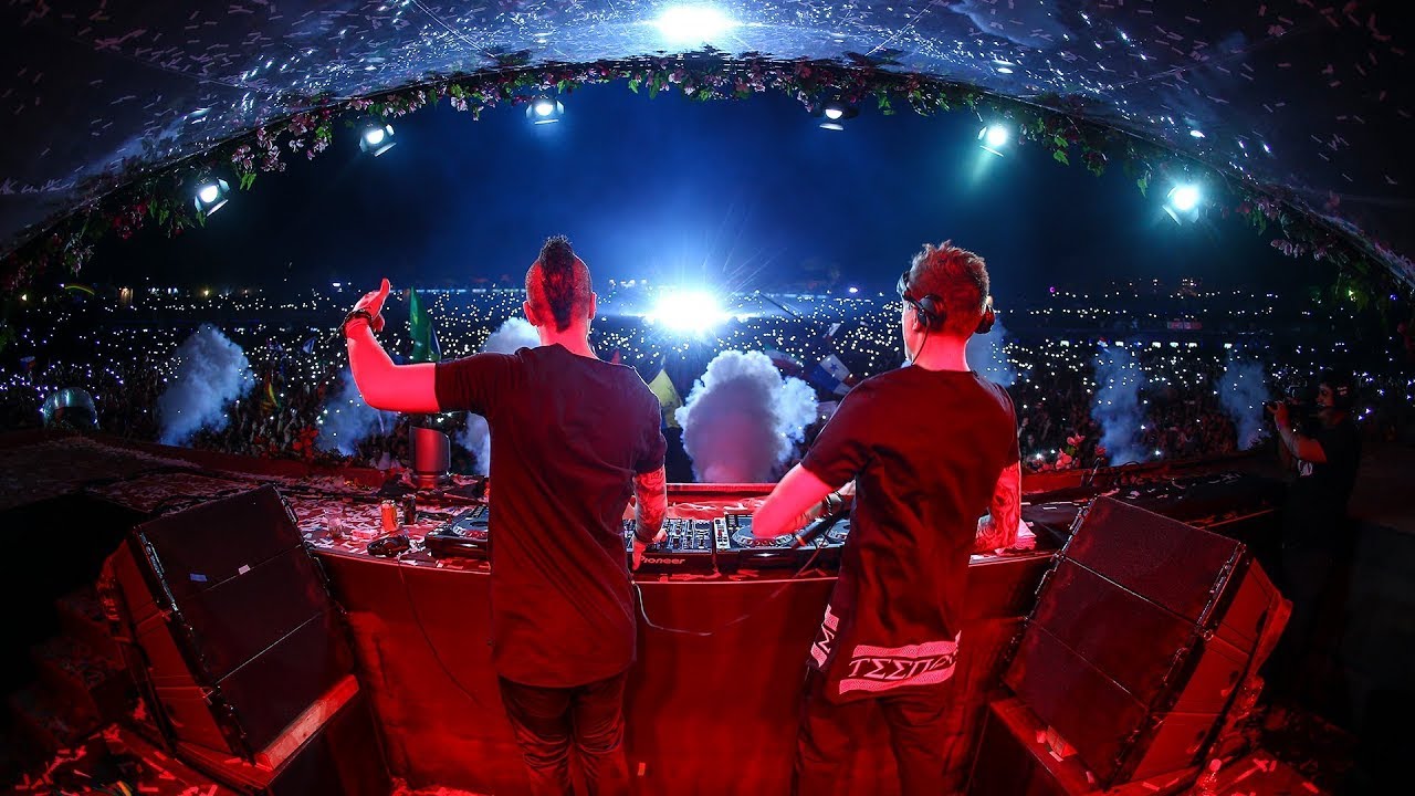 W&W & Blasterjaxx - Bowser (LIVE Tomorrowland 2015)