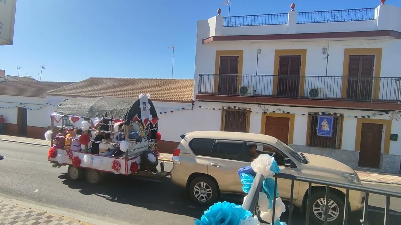 Carros y carriolas, camino de la romería de Nuestra Señora de Fuente Clara