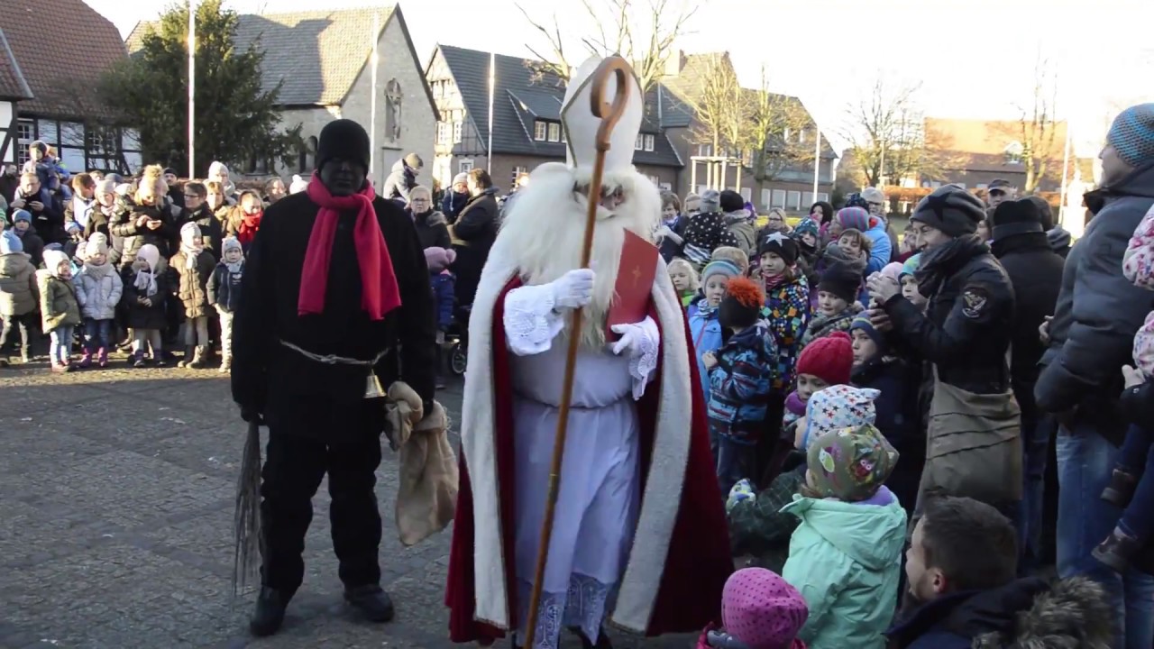 Der Heilige Nikolaus besucht Freckenhorster Kinder