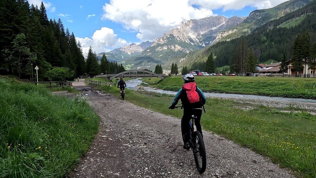 In e-bike da Fassa a Fiemme. Sulla ciclabile delle dolomiti, da Canazei fino al Birrificio di Fiemme