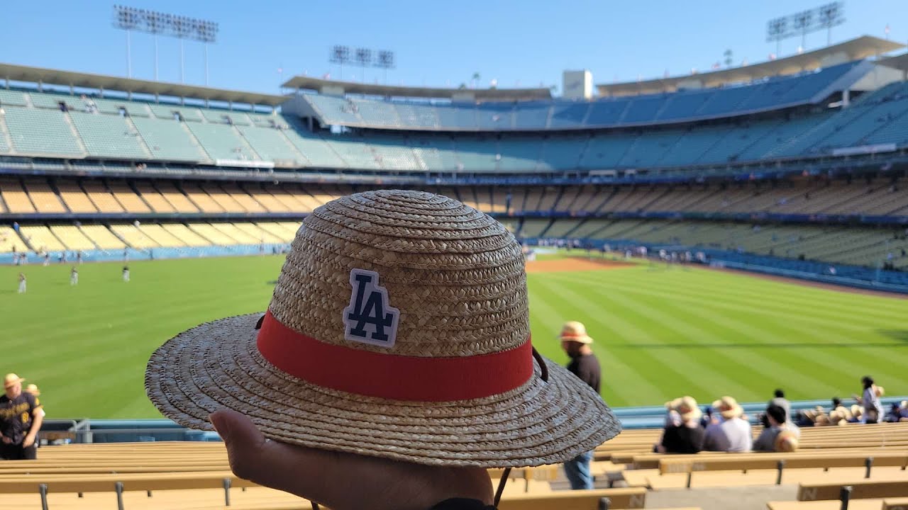 I Went to the One Piece x Dodgers Game – Only 40,000 Hats Given!