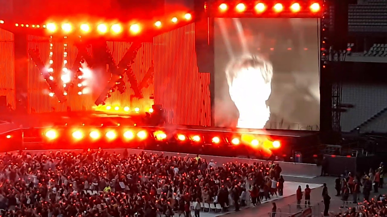 BTS CONCERT PARIS DAY 2 STADE FRANCE MIC DROP
