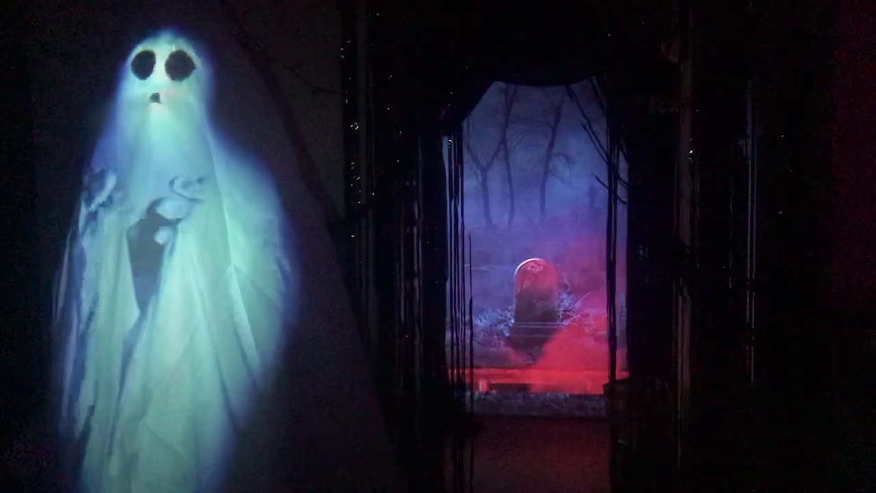 Halloween decorations - testing AtmosFX Bone Chillers 2
