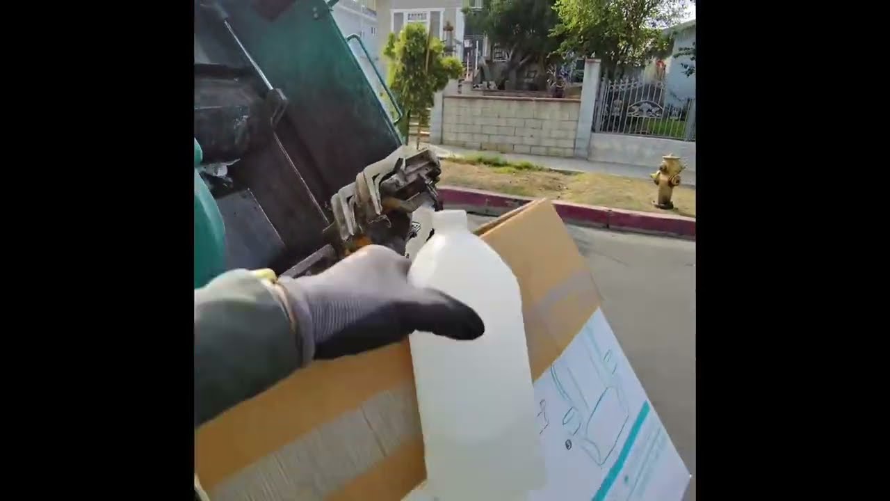 Los Angeles Sanitation Garbage Man POV: Bulky Item Stop