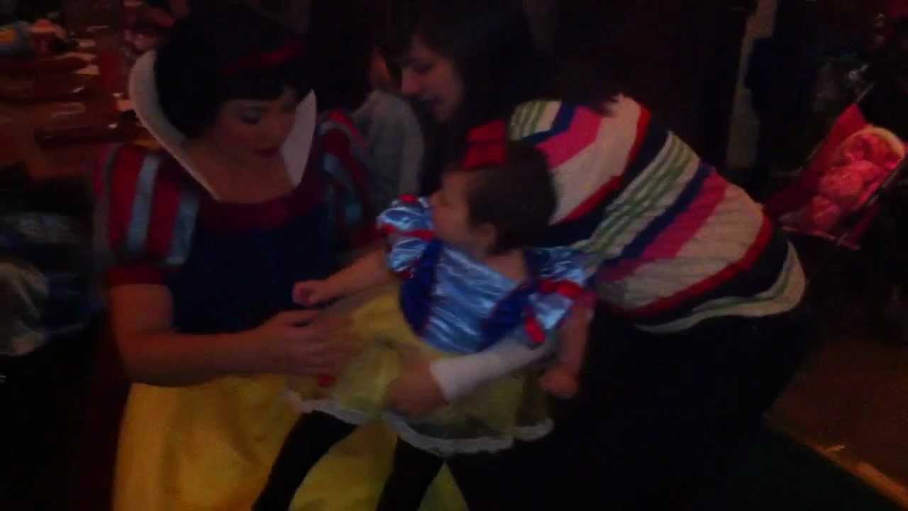 (Home Video) Meeting Snow White 01