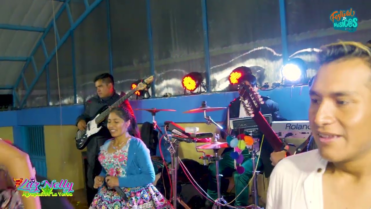 LUZNELLY DEL CUSCO EN VIVO MIX TOMANDO CERVEZA HUAYNO CON REQUINTO