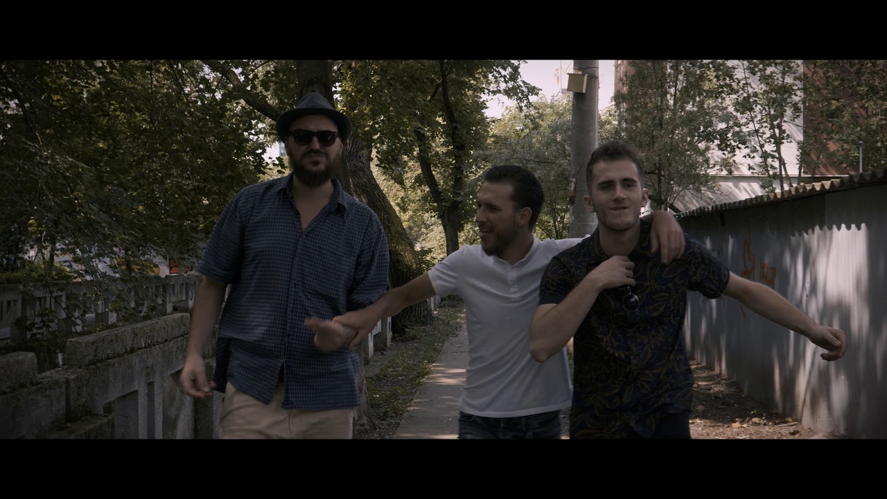 Violeta duce galeata la gunoi