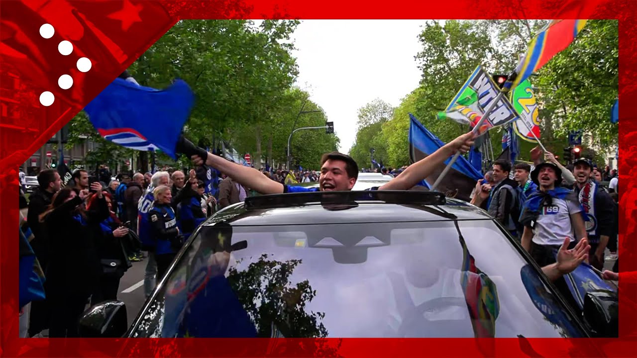 Inter campione d'Italia, tifosi in delirio attendono bus scoperti in Corso Sempione