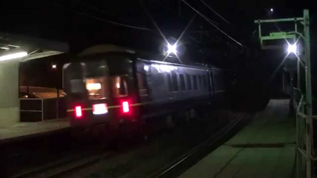 2014.11.28　【すっかり陽の落ちた笠島駅】　列車接近メロディー　「♪村の鍛冶屋」　 8001レ 札幌行き　トワイライトエクスプレス　～信越本線～