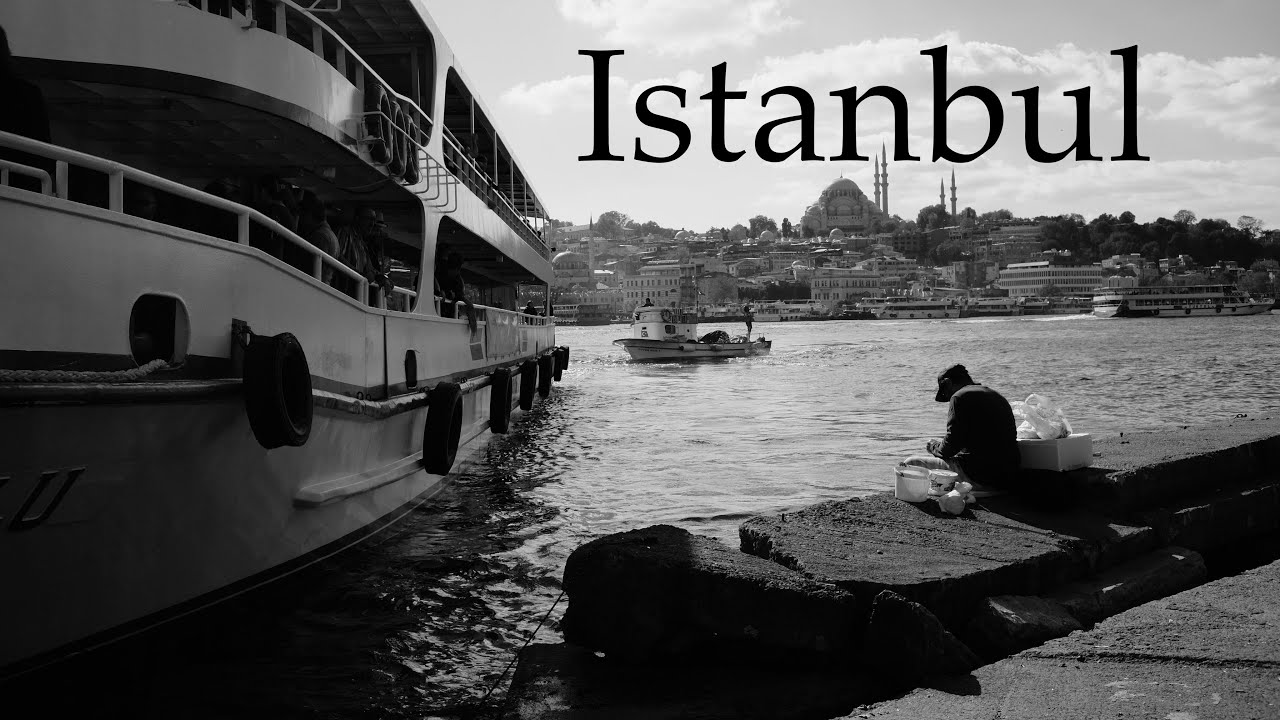 Istanbul - Street Photography and Tourism in a City full of History