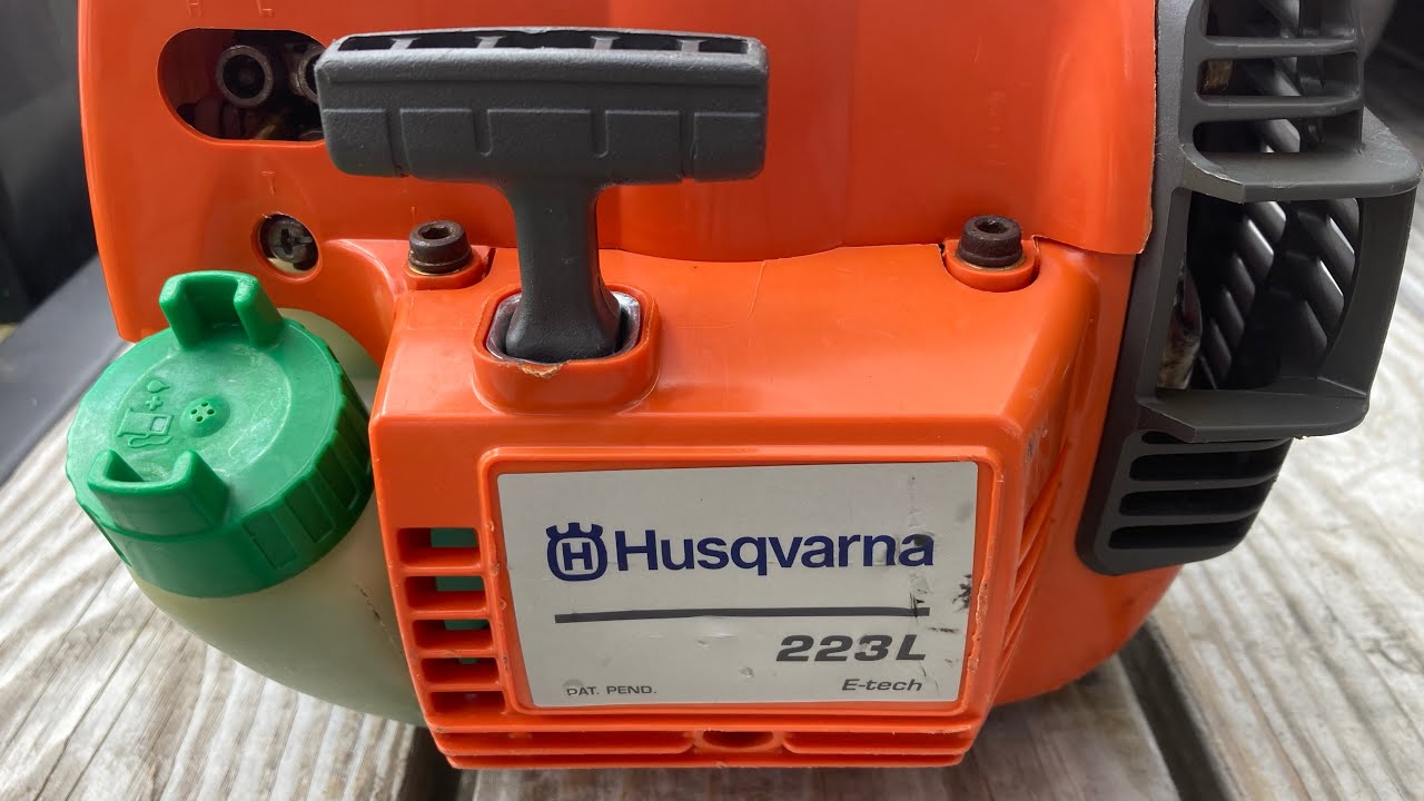 2013 Husqvarna 223L string trimmer