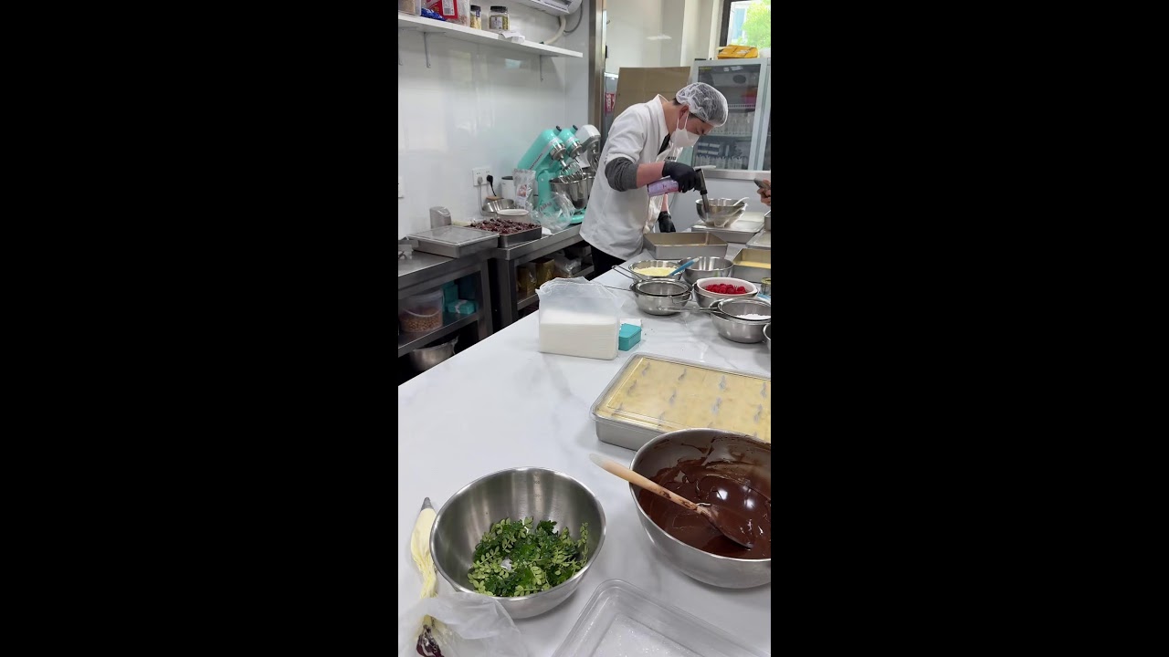 FOOD LIVE