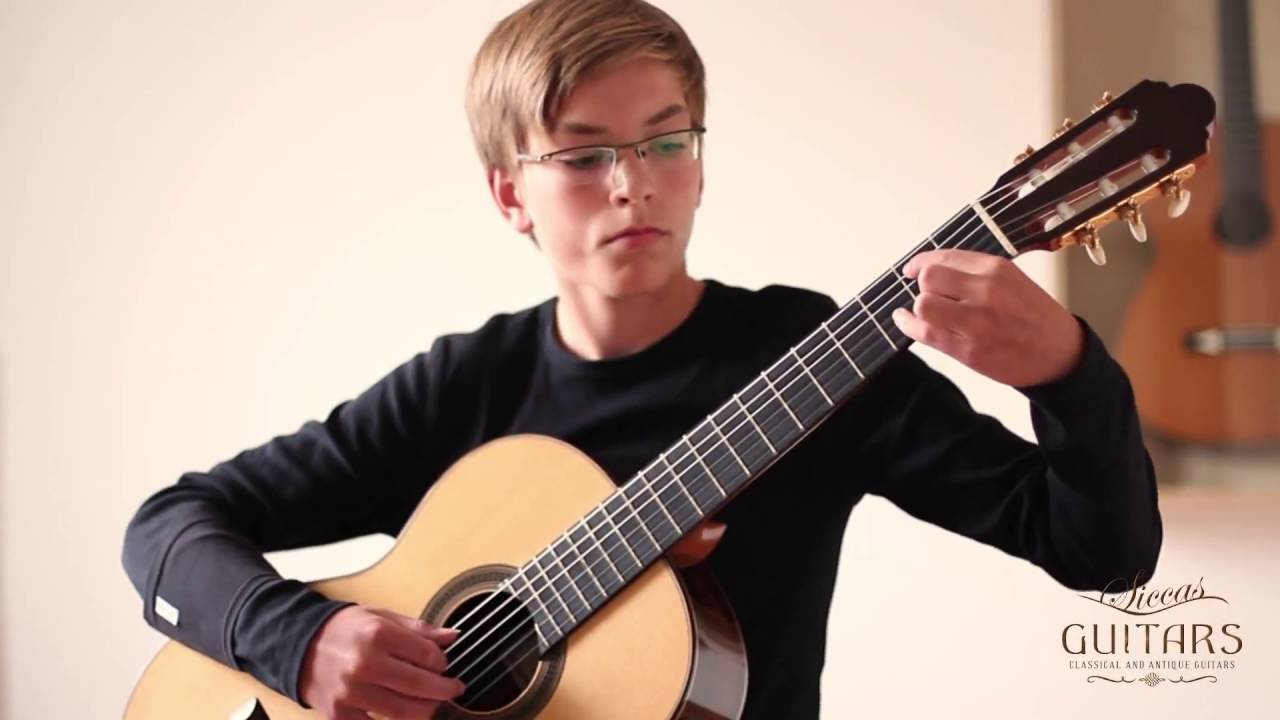 Niklas Junker (13) plays Fingals-Höhle by Johann Kaspar Mertz on a 2005 José Marin Plazuelo
