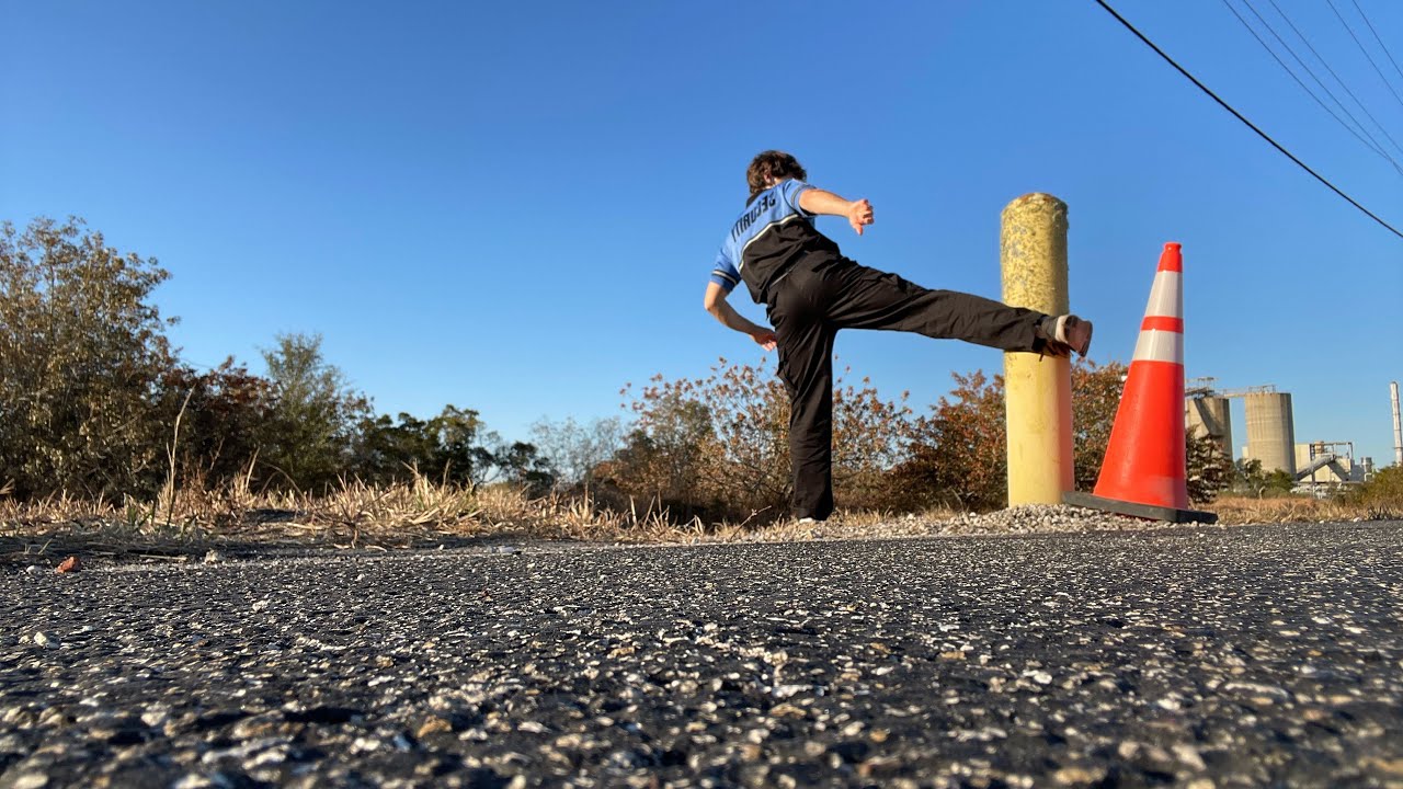 I kick a pole 30 times for 30 subs(thank you all) 