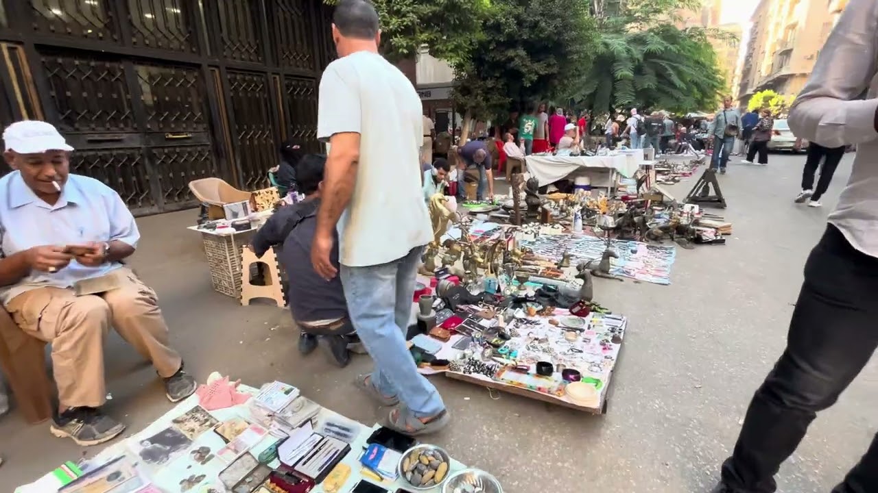 سوق صباح السبت التراثي في القاهرة في شارع ديانا لبيع القطع النادره التراثيه