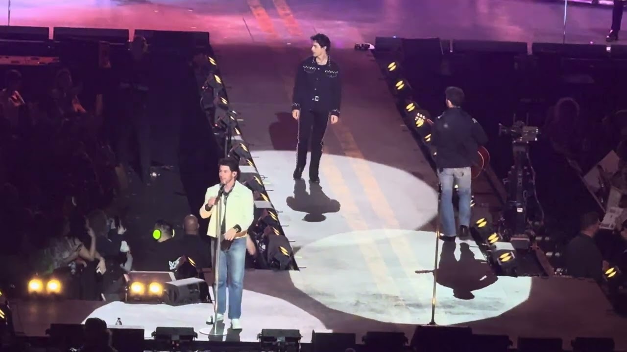 Love 🤍 Me To Heaven - Jonas Brothers Live at Climate Pledge Arena in Seattle, Washington 9/22/2025